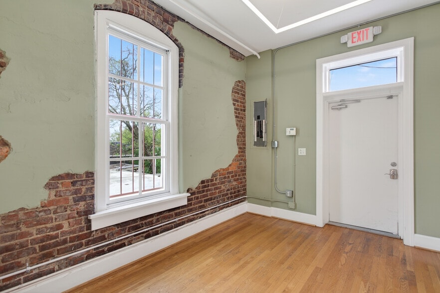 More Photos Of 2301 12th Ave, Nashville Storefront Retail Office For Lease