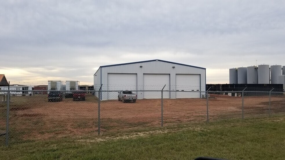 More Photos Of 132 104 Ave S, Killdeer Warehouse For Lease