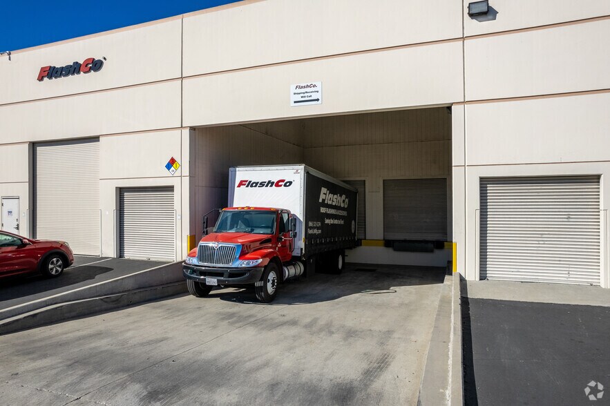 More Photos Of 4553-4557 Firestone Blvd, South Gate Light Manufacturing For Lease
