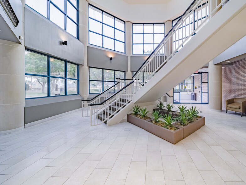 More Photos Of 4701 Old Shepard Pl, Plano Medical For Lease