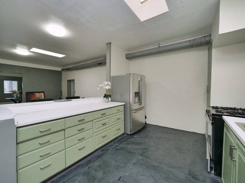 More Photos Of 9614-9616 MacArthur Blvd, Oakland Religious Facility For Lease