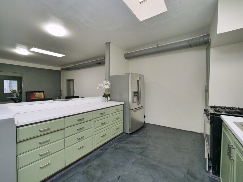 More Photos Of 9614-9616 MacArthur Blvd, Oakland Specialty For Sale