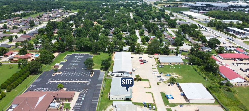 More Photos Of 1721 Acorn Dr, Rogers Warehouse For Lease