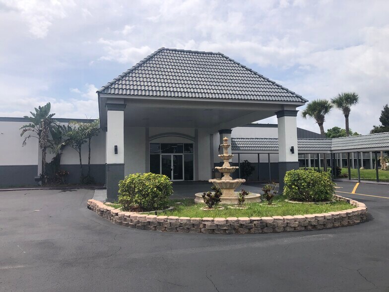 More Photos Of 2050 E Irlo Bronson Memorial Hwy, Kissimmee Hotel For Sale