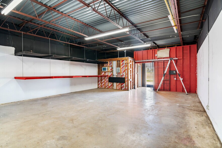 More Photos Of 4064 N Panam Expy, San Antonio Light Distribution For Sale