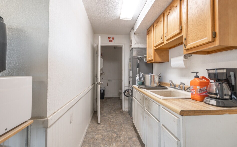 More Photos Of 300 Washington St, South Roxana Warehouse For Sale