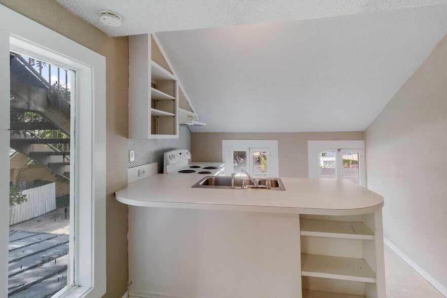 More Photos Of 1818 San Pedro Ave, San Antonio Office Residential For Sale