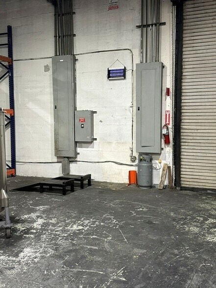 More Photos Of 4763 E 11th Ave, Hialeah Warehouse For Lease