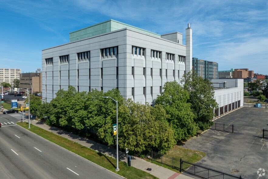 More Photos Of 110 E Warren Ave, Detroit Medical For Lease