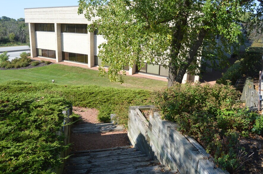 More Photos Of N14W23777 Stone Ridge Dr, Waukesha Office For Sale
