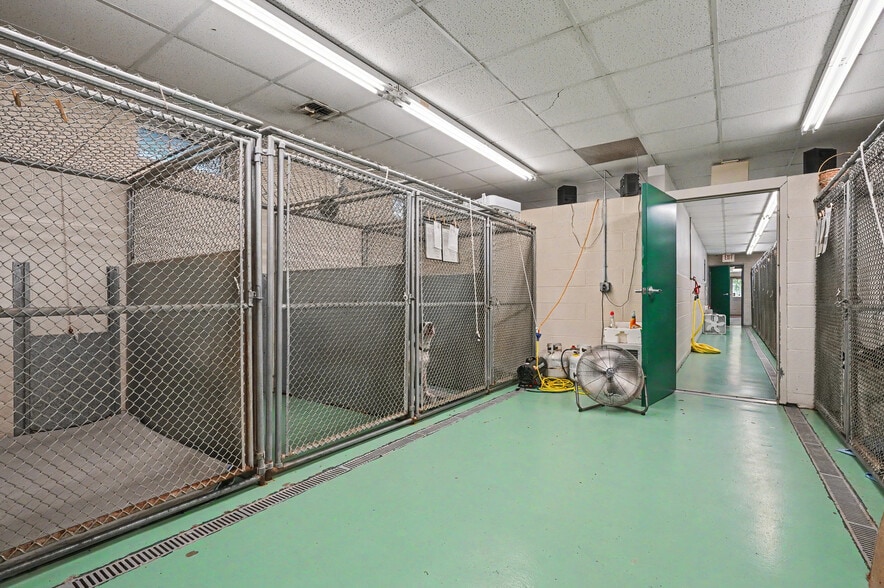 More Photos Of 4250 Herr Fieldhouse Rd, Southington Veterinarian Kennel For Sale