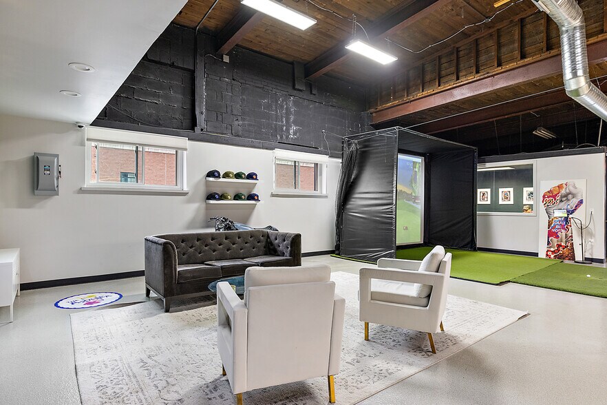 More Photos Of 22007 Woodward Ave, Ferndale Loft Creative Space For Sale