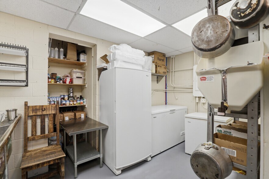 More Photos Of 112 N Chisholm Trl, Dover Restaurant For Sale