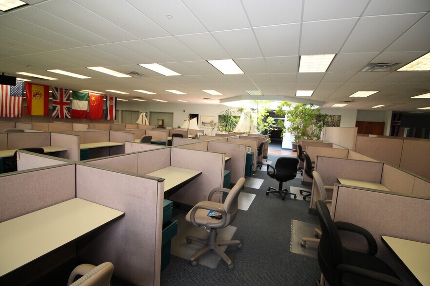 More Photos Of 455 Maryland Dr, Fort Washington Light Manufacturing For Sale
