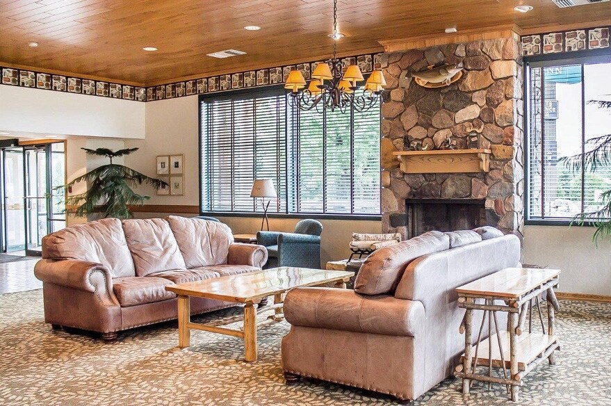 More Photos Of 668 W Kemp St, Rhinelander Hospitality For Sale