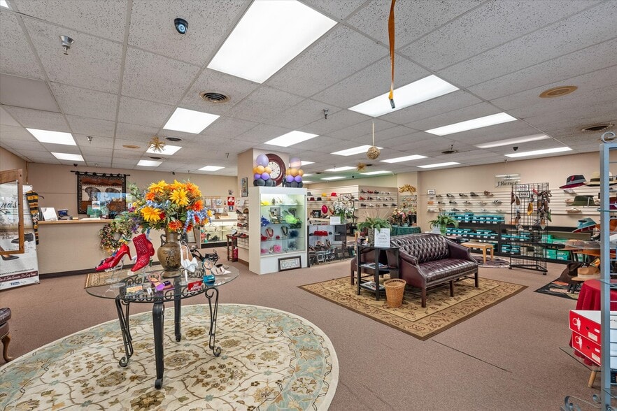 More Photos Of 610 Marshall St, Shreveport Office For Sale