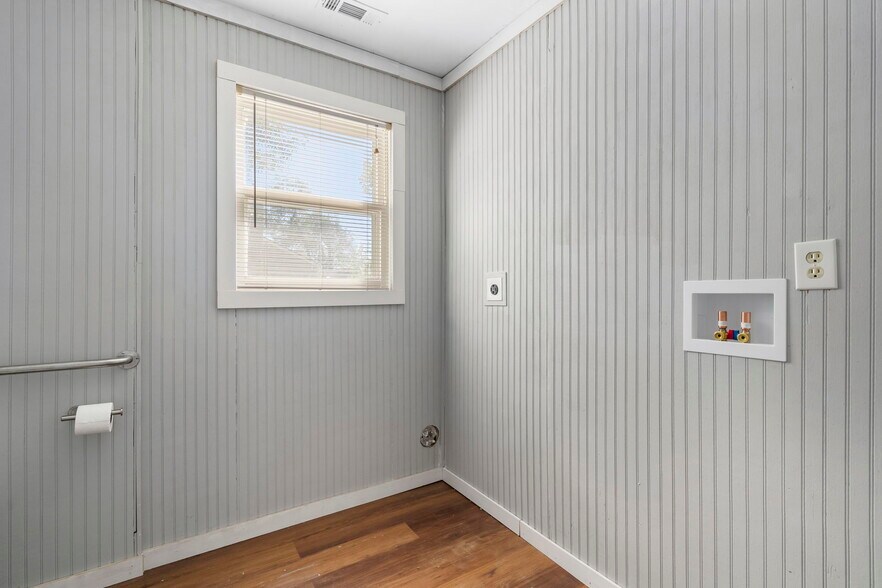 More Photos Of 120 Maybelle St, Cartersville Office For Sale