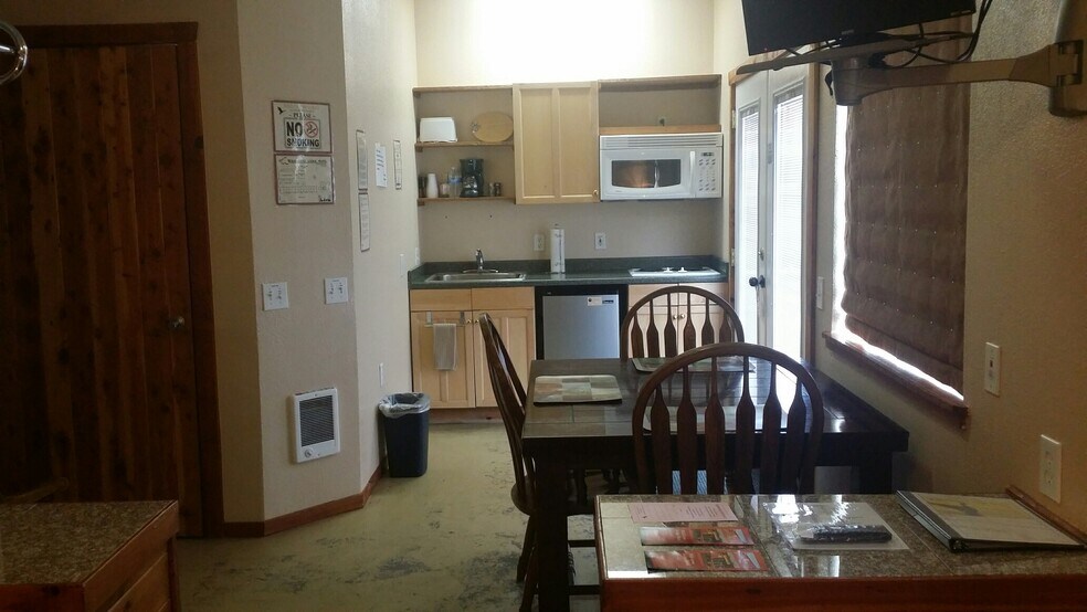 More Photos Of 105 E Court Dr, Merrill Hotel For Sale