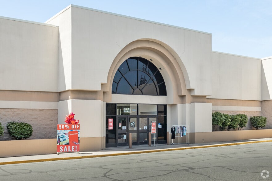 More Photos Of 1900-2000 E 20th St, Chico Unknown For Lease