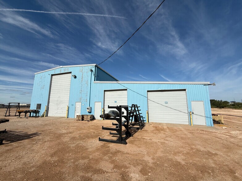 More Photos Of 1602 S Midkiff Rd, Midland Warehouse For Lease
