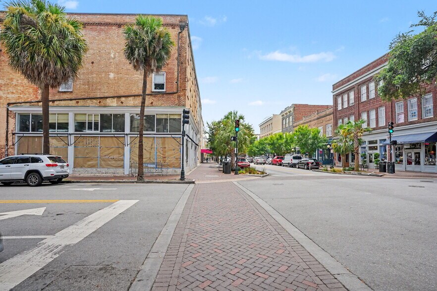 More Photos Of 322 W Broughton St, Savannah Storefront For Lease