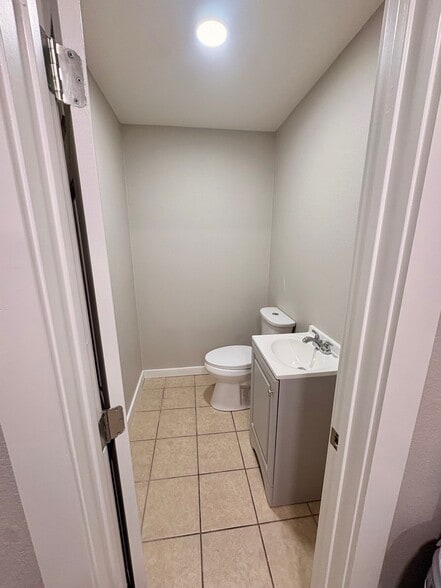 More Photos Of 2600 W Kansas Ave, Midland Office For Lease