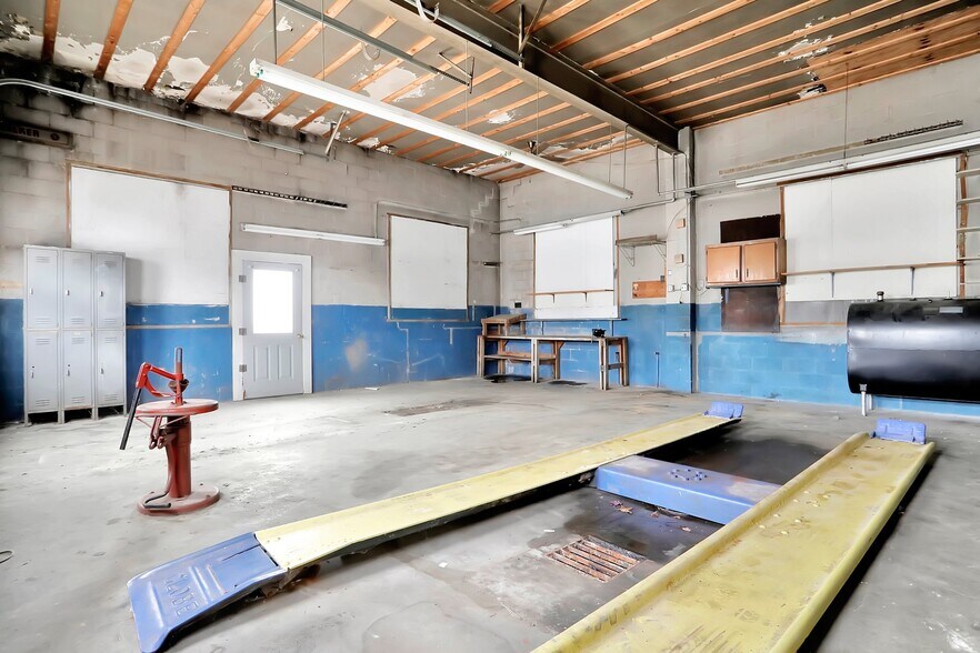More Photos Of 9604 S Congress St, New Market Office For Sale