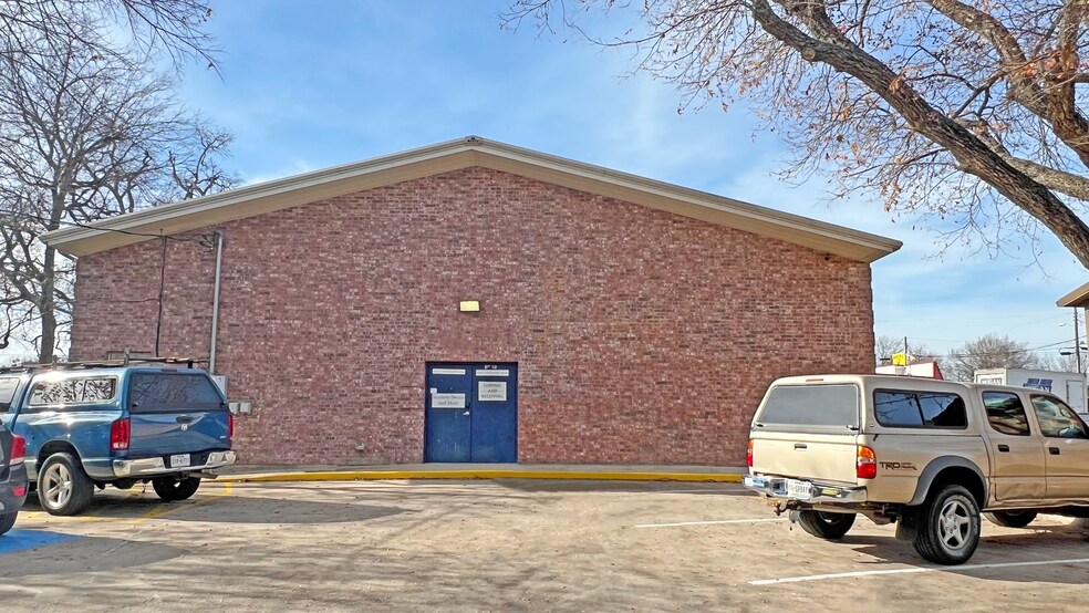 More Photos Of 1005 S McDonald, McKinney Warehouse For Sale