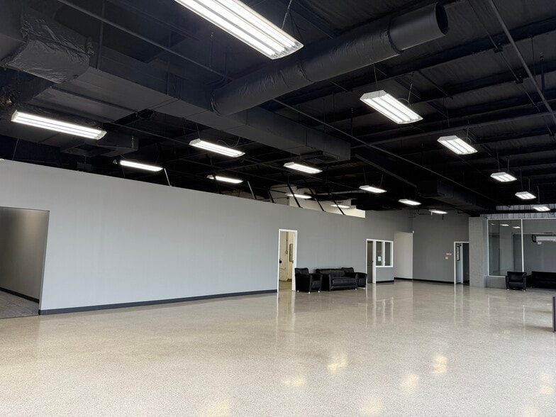 More Photos Of 2660 S Mendenhall Rd, Memphis Auto Repair For Lease