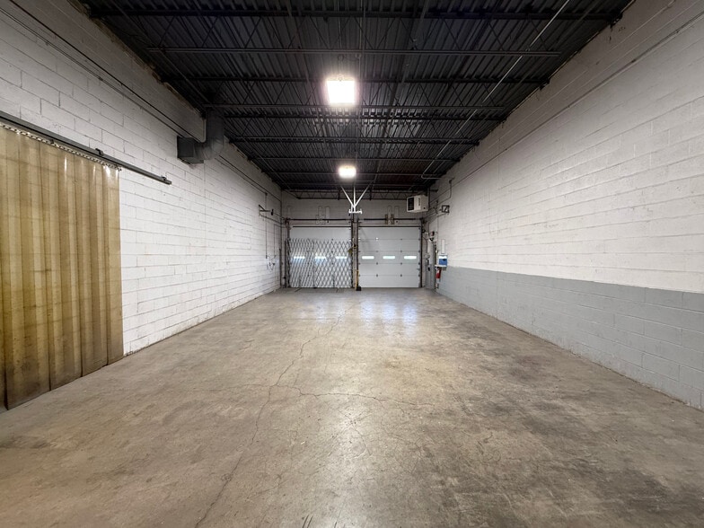 More Photos Of 200 Commerce Dr, Montgomeryville Warehouse For Lease