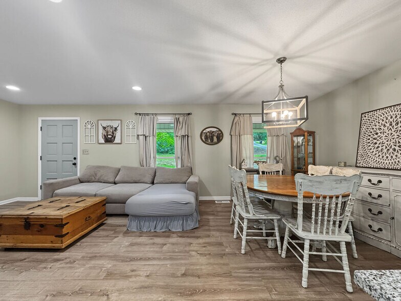 More Photos Of 5602 Highway 69 N, Northport Flex For Sale