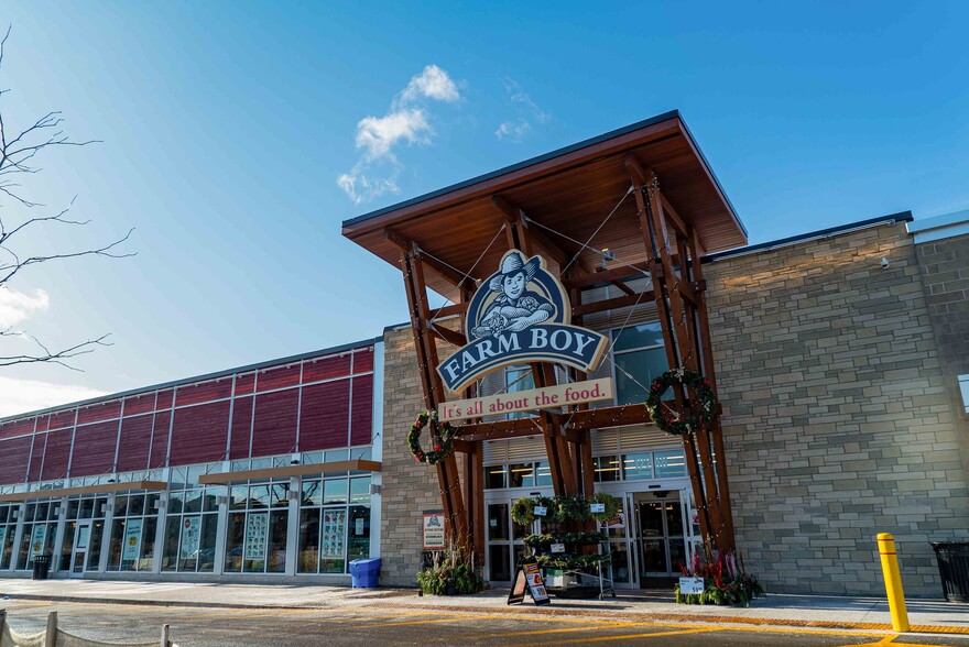 Primary Photo Of 12270 Yonge St, Richmond Hill Storefront For Lease