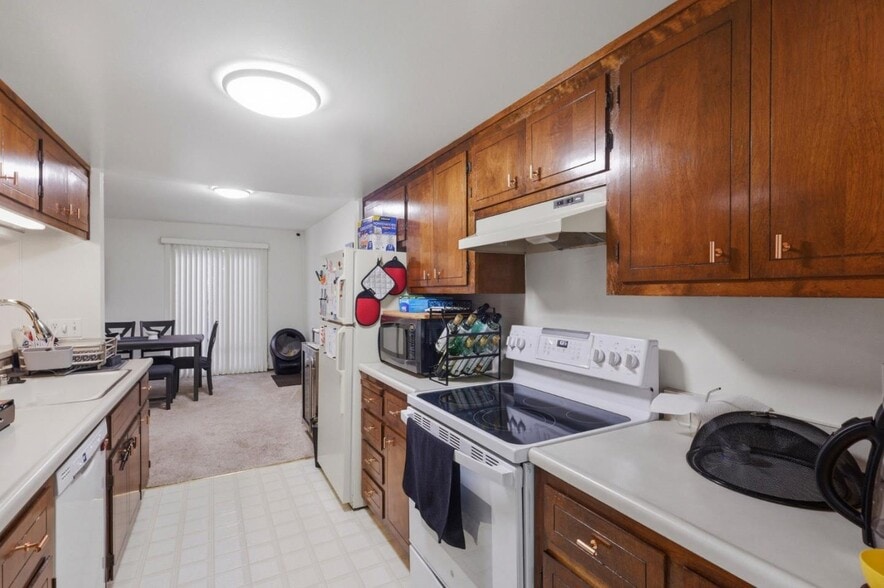 More Photos Of 2001 Parrott Dr, San Mateo Multifamily For Sale