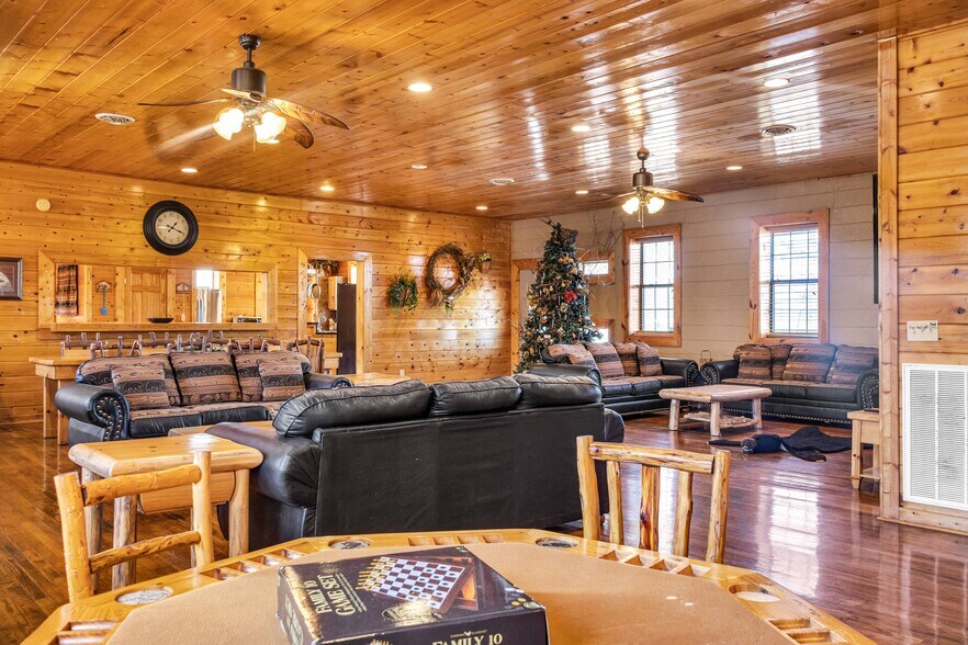 More Photos Of 301 School St, Tellico Plains Freestanding For Sale