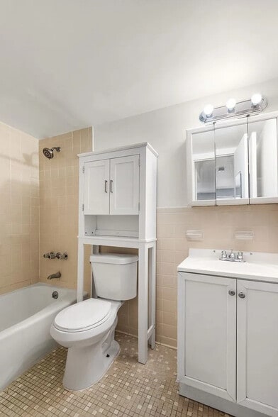 More Photos Of 445 W 36th St, New York Apartments For Sale