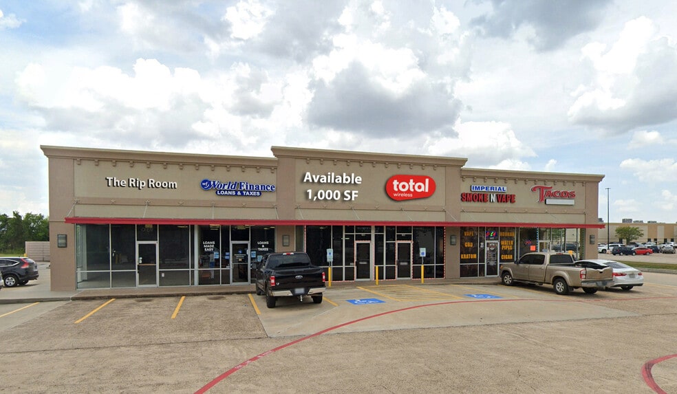 Primary Photo Of 2002 N Main St, Pearland Restaurant For Lease