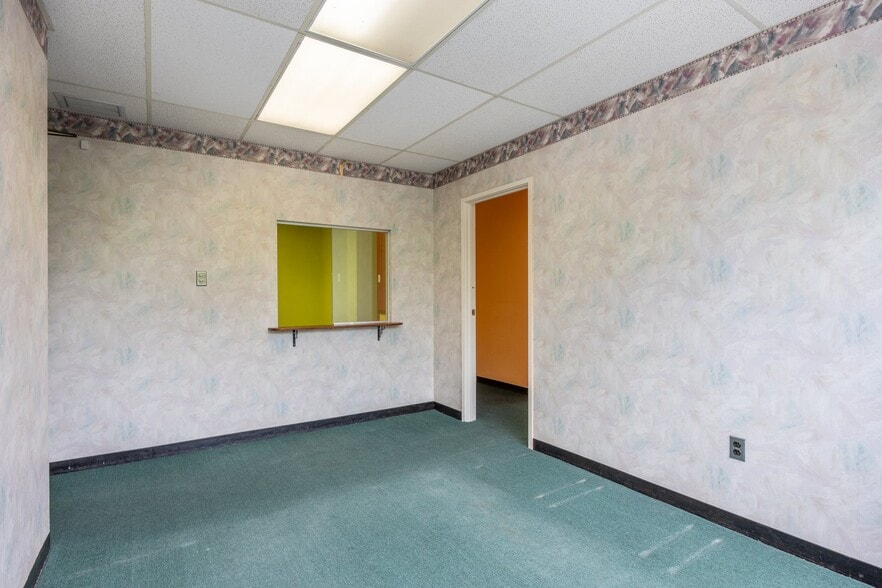 More Photos Of 7600 Osler Dr, Towson Medical For Sale