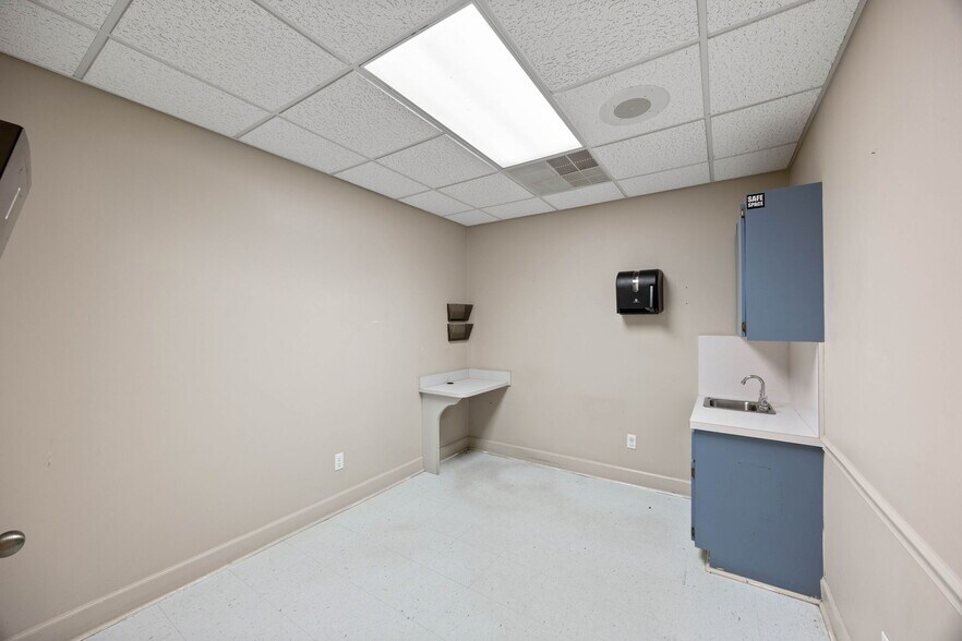 More Photos Of 1888 14th St S, Fernandina Beach Office For Lease