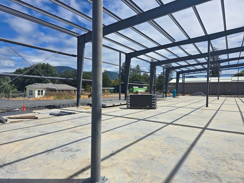 More Photos Of 954 Ort Ln, Merlin Industrial For Lease