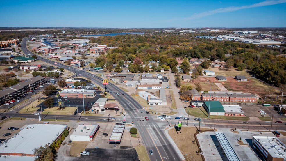 More Photos Of 800 N Main St, Stillwater Office For Sale