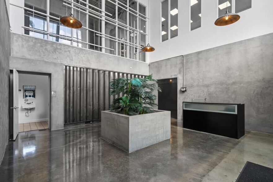 More Photos Of 7620 NW 25th St, Miami Distribution For Sale
