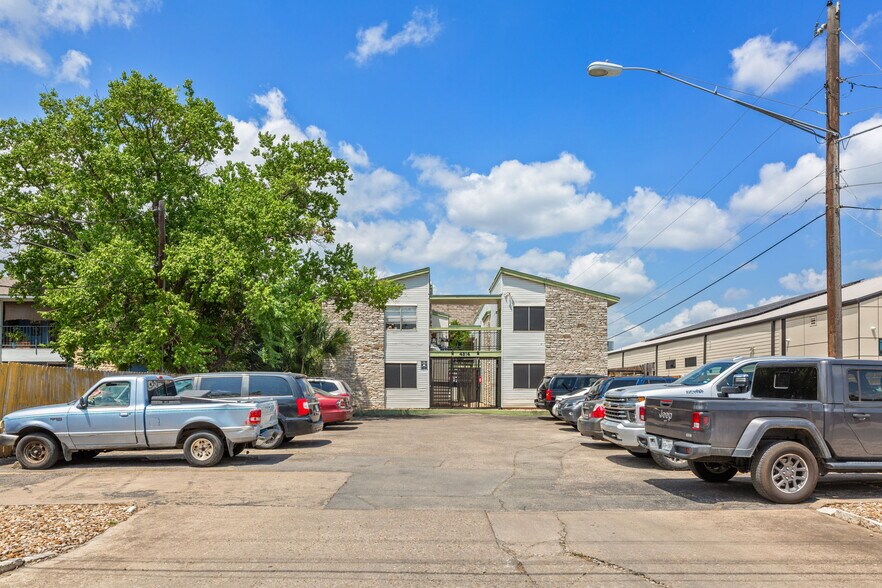 More Photos Of 4314 Gillis St, Austin Apartments For Sale
