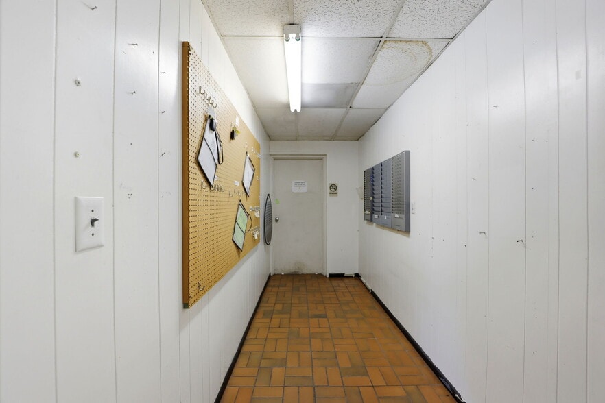 More Photos Of 405 W Fillmore St, Colorado Springs Auto Dealership For Sale