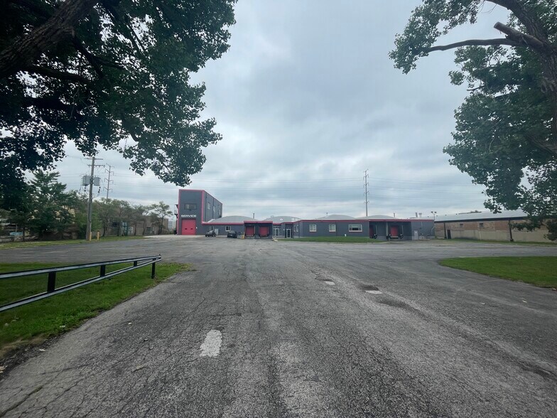 More Photos Of 2625 Gardner Rd, Broadview Warehouse For Lease