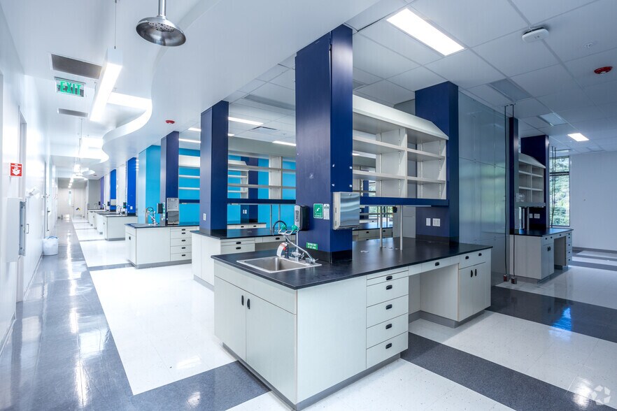 More Photos Of 4930 Directors Pl, San Diego Unknown For Lease