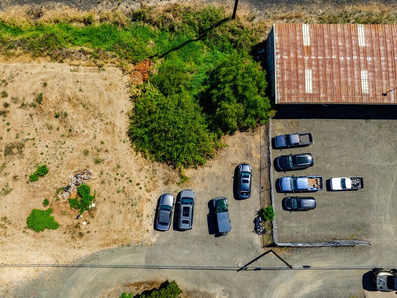 More Photos Of 1350 Ivy St, Junction City Office For Sale