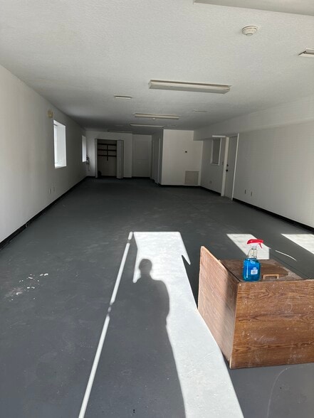 More Photos Of 18715 Colonial Dr, Orlando Warehouse For Lease