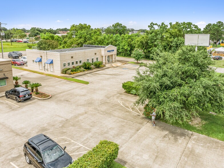 More Photos Of 3095 College St, Beaumont Medical For Sale