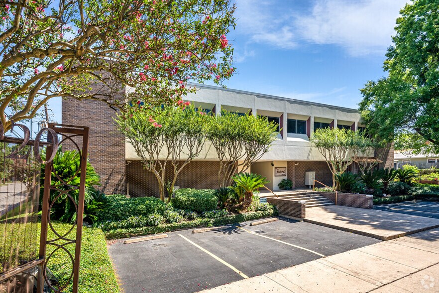 More Photos Of 1920 N Memorial Way, Houston Loft Creative Space For Lease