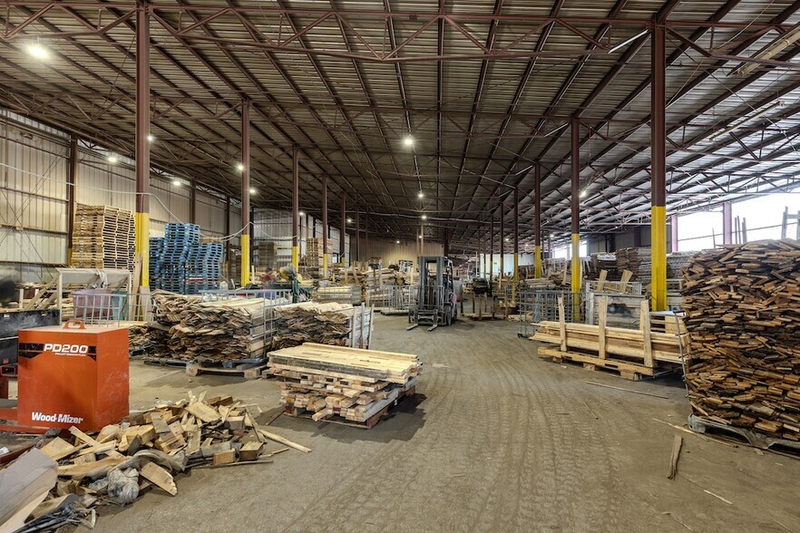 More Photos Of 1200 Bissell St, Venice Warehouse For Sale